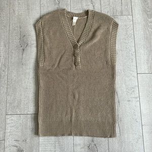Sweater vest